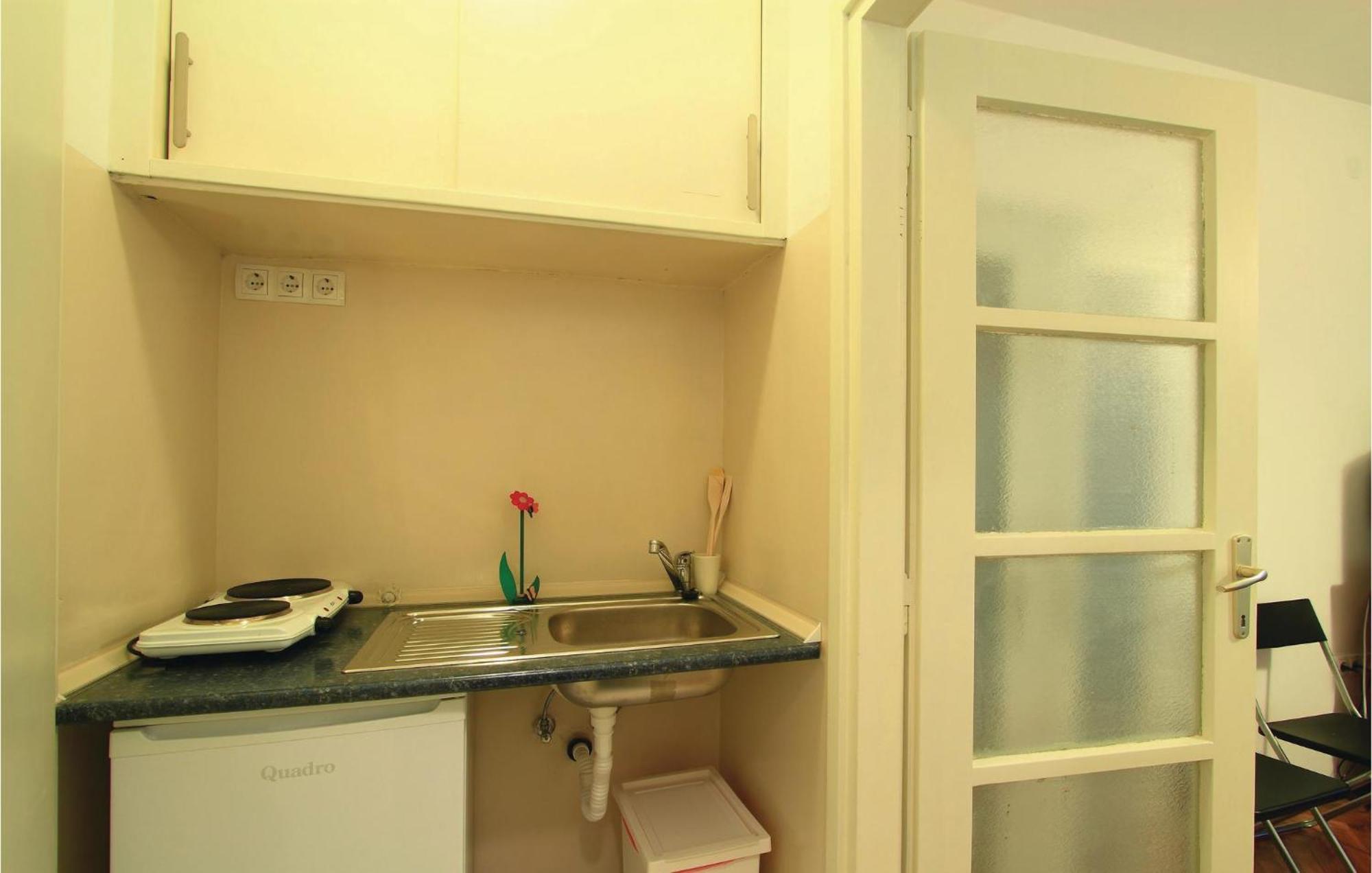 1 Bedroom Awesome Apartment In พูลา ภายนอก รูปภาพ